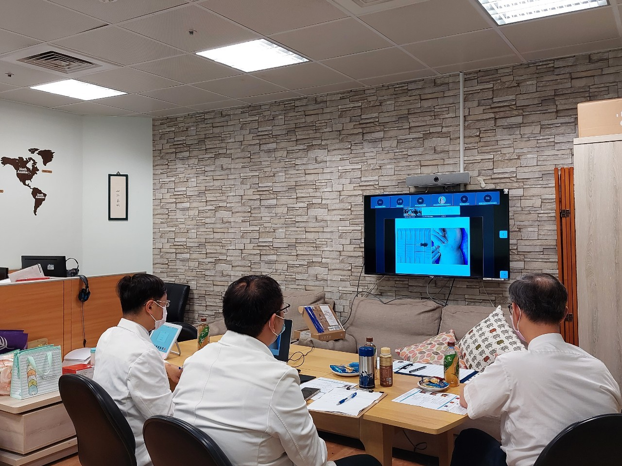 左圖：06/03講座活動現場。