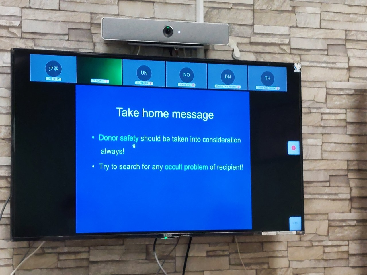 右圖：06/23講者花蓮慈濟醫院血液腫瘤科李啟誠主任，精心製作簡報。