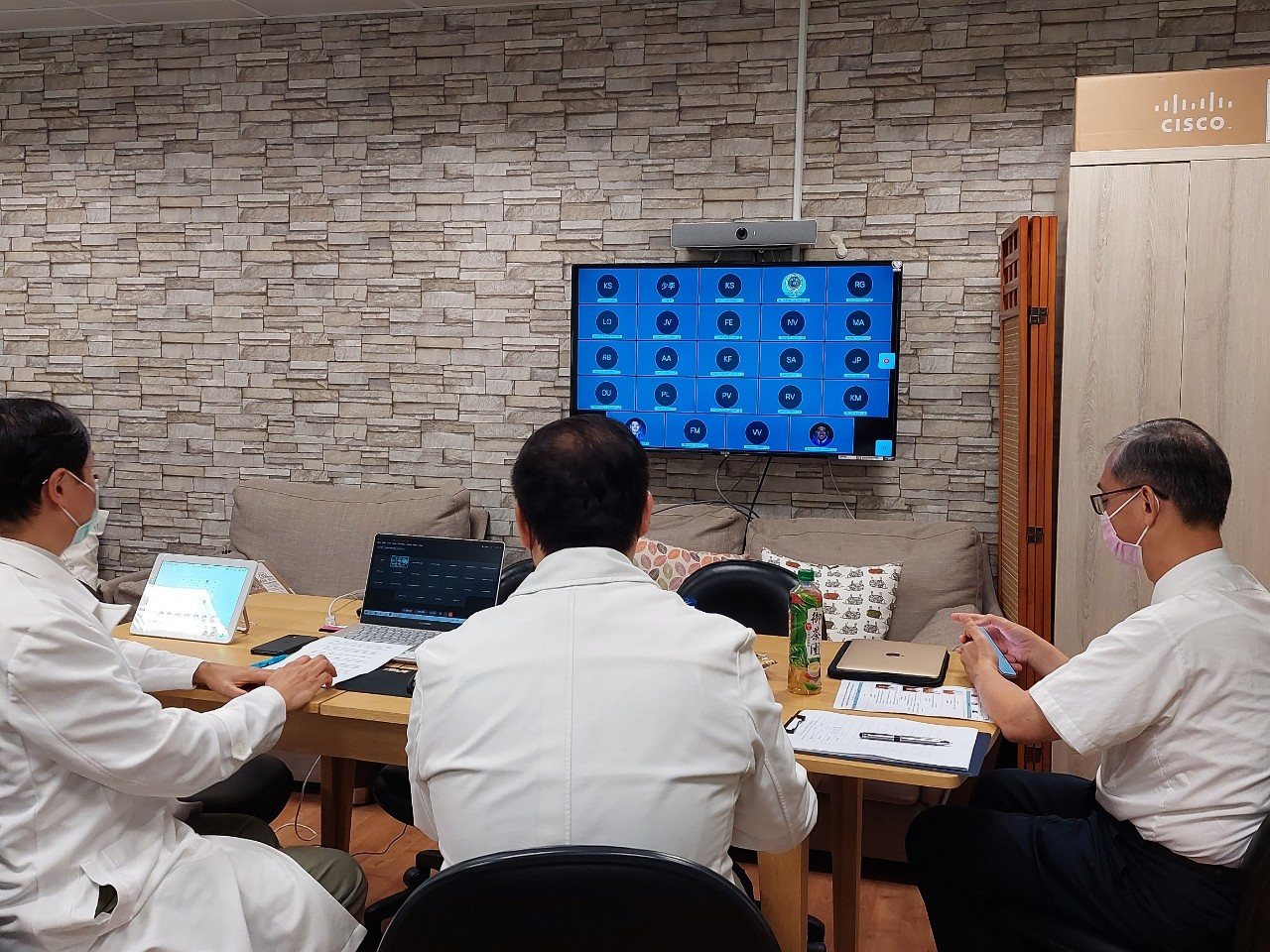 2021/07/15(四)新南向中醫藥暨針灸遠距進階跨國講座: Integrated Use of Traditional Chinese and Western Medicine in Lung Cancer，多位新南向友人參與。