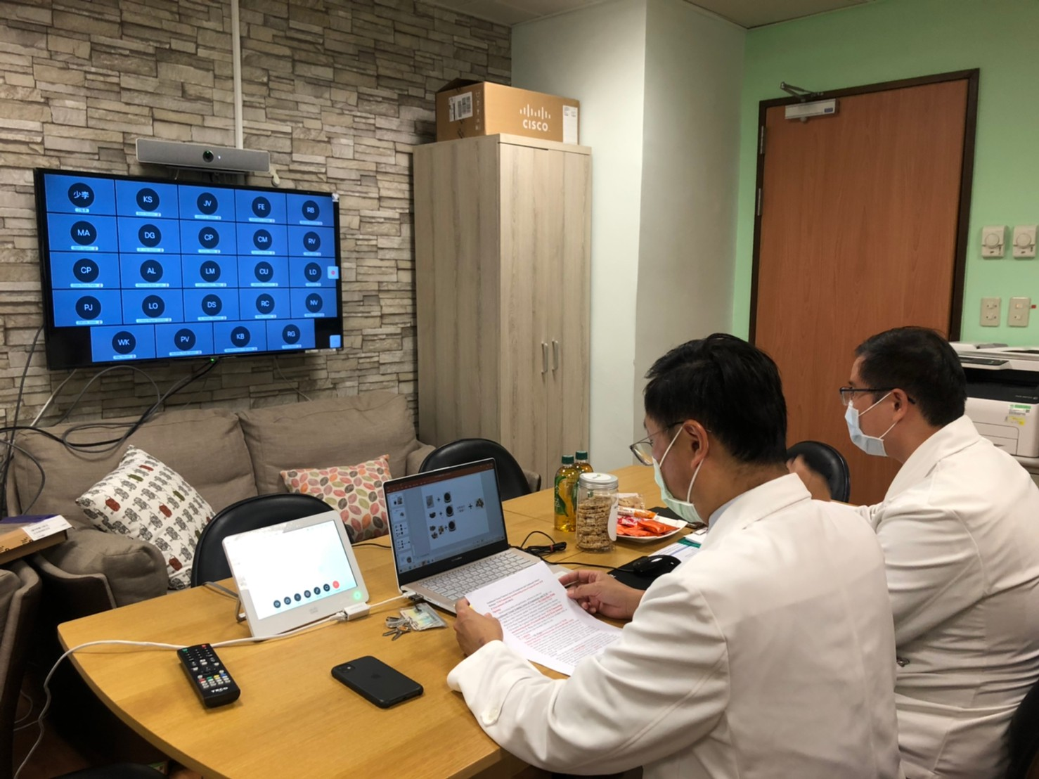 2021/08/26(四)新南向中醫藥暨針灸遠距進階跨國講座: TCM Traumatology Manufacturing Process of Gromwell Balm (Ziyun Ointment)活動現場。