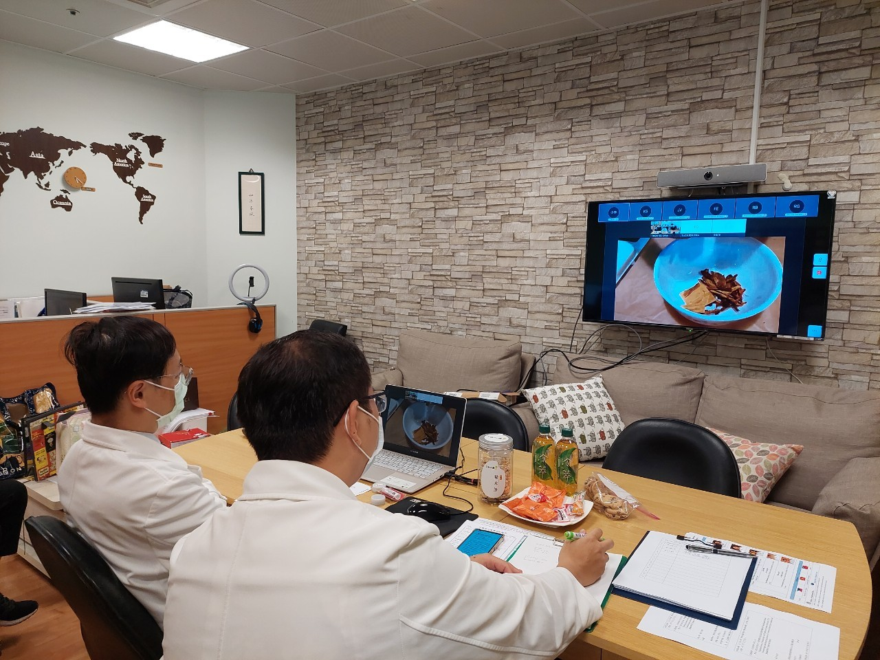 2021/08/26(四)新南向中醫藥暨針灸遠距進階跨國講座: TCM Traumatology Manufacturing Process of Gromwell Balm (Ziyun Ointment)課程內容。