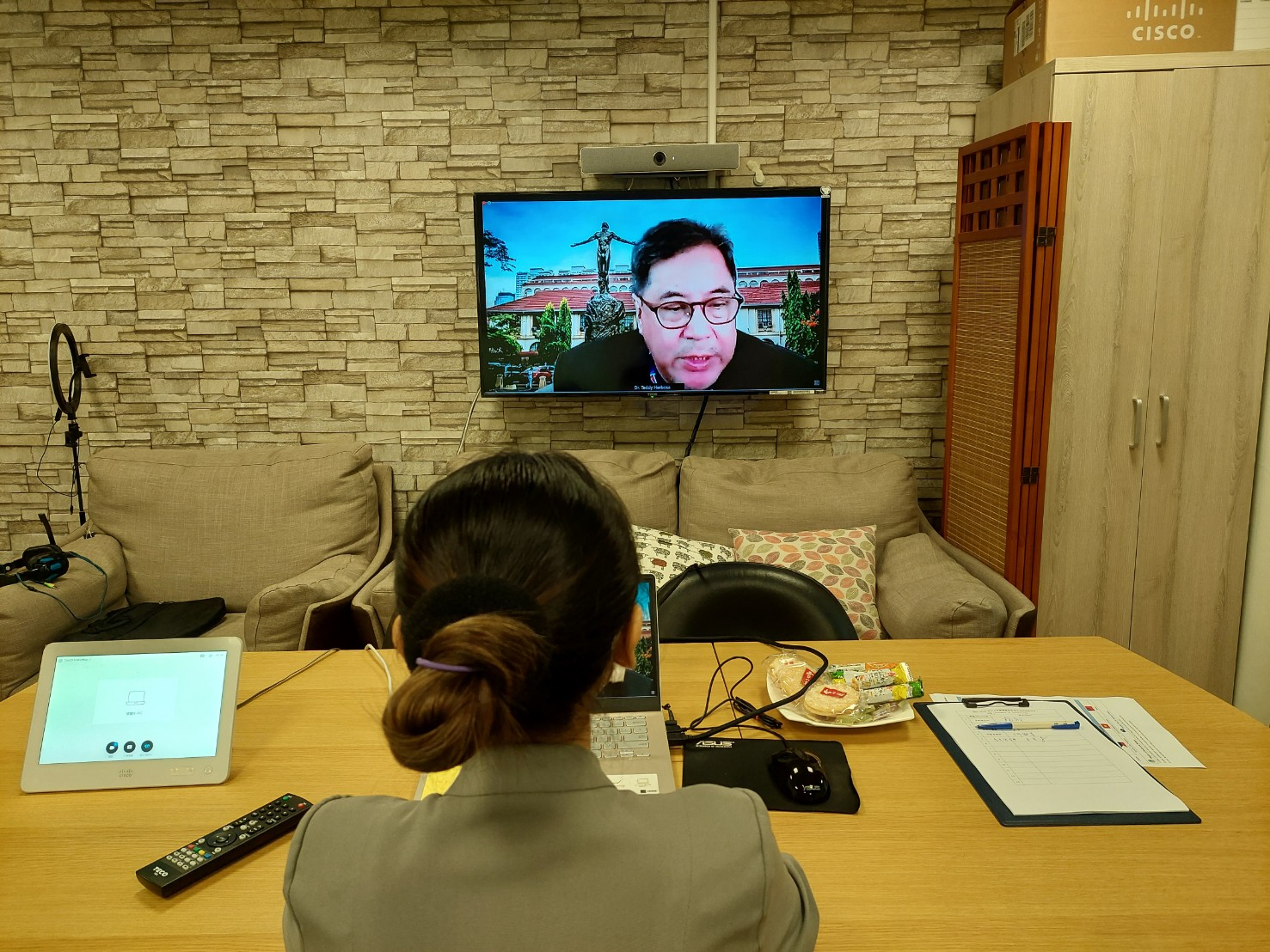 2021/10/08(五)玉山論壇- 以韌實力重啟共同進步的優先議程，本次玉山論壇邀約菲律賓前衛生部次長、前國立菲律賓大學副校長、菲律賓COVID-19國家工作小組特別顧問Teddy Herbosa教授。