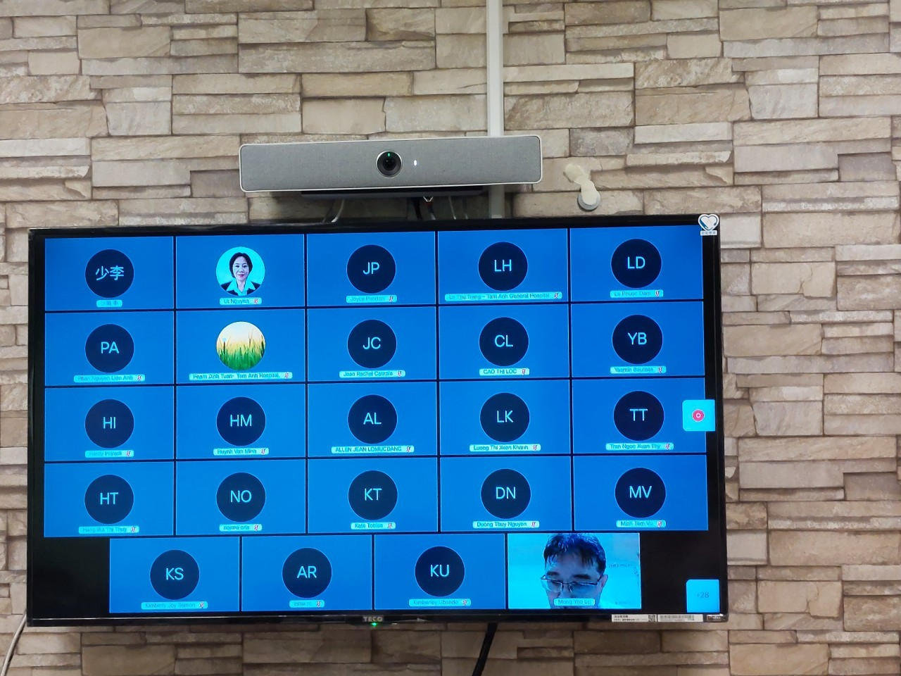 2021/10/13(三)新南向造血幹細胞移植遠距進階跨國講座: Auto-HSCT for Neuroblastoma，多位新南向友人參與。