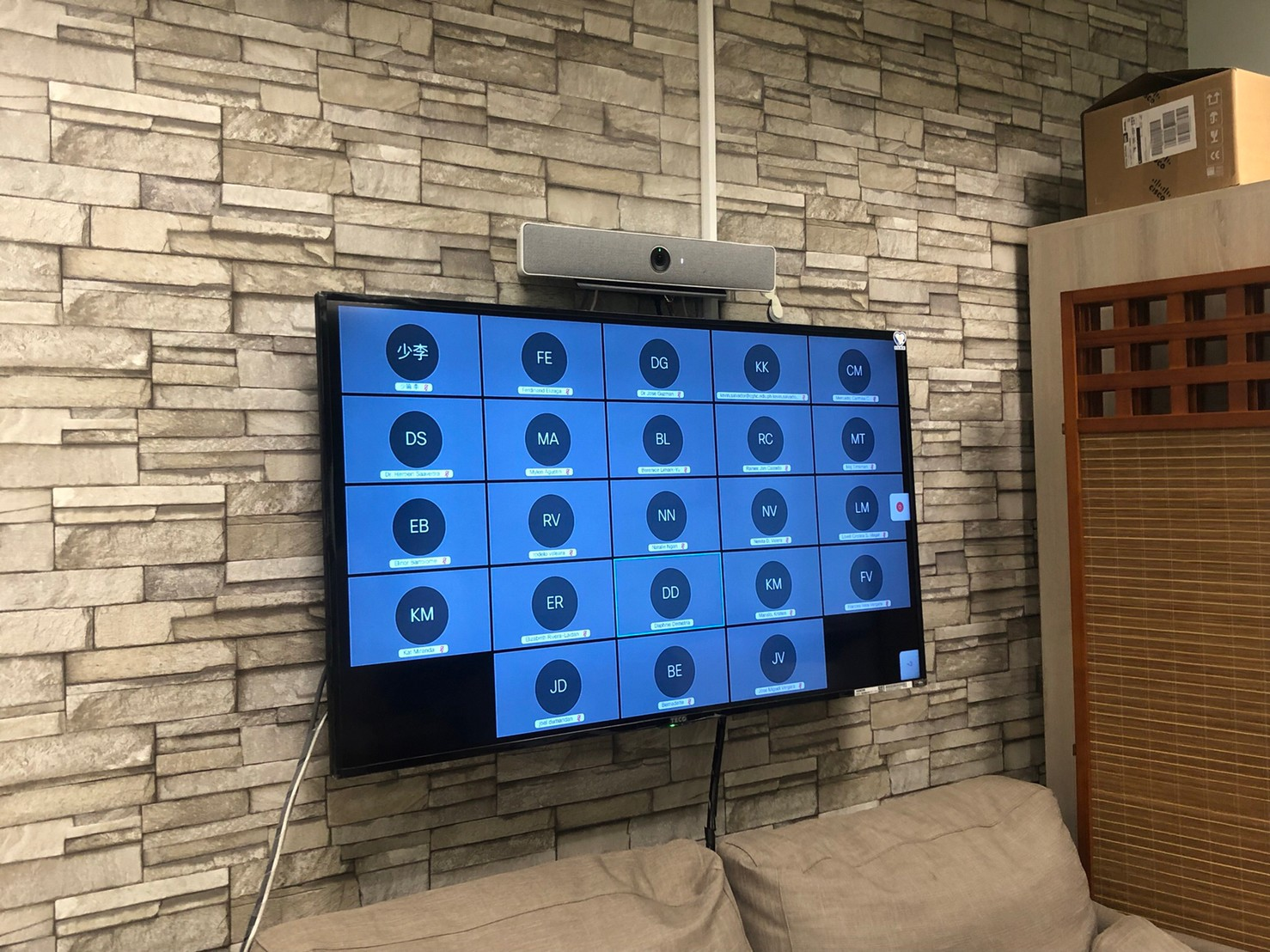 2021/10/21(四)新南向中醫藥暨針灸遠距進階跨國講座: Combination of TCM and Western Medicine Benefit CP，多位新南向友人參與。