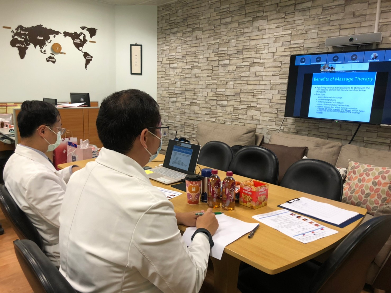 2021/10/28(四)新南向中醫藥暨針灸遠距進階跨國講座: The Introduction of Tui-Na (Massage)活動現場。