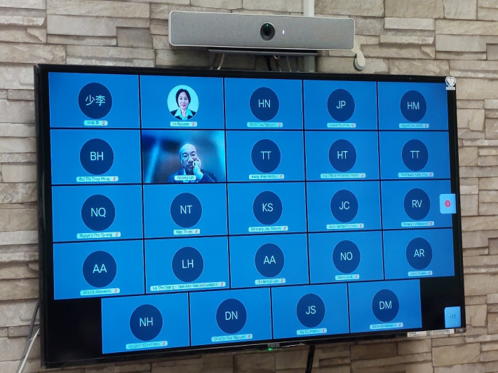 2021/11/10(三)新南向造血幹細胞移植遠距進階跨國講座: Important Factors Affecting CAR-T Qualities from the Viewpoint of a Biotech Company，多位新南向友人參與互動。