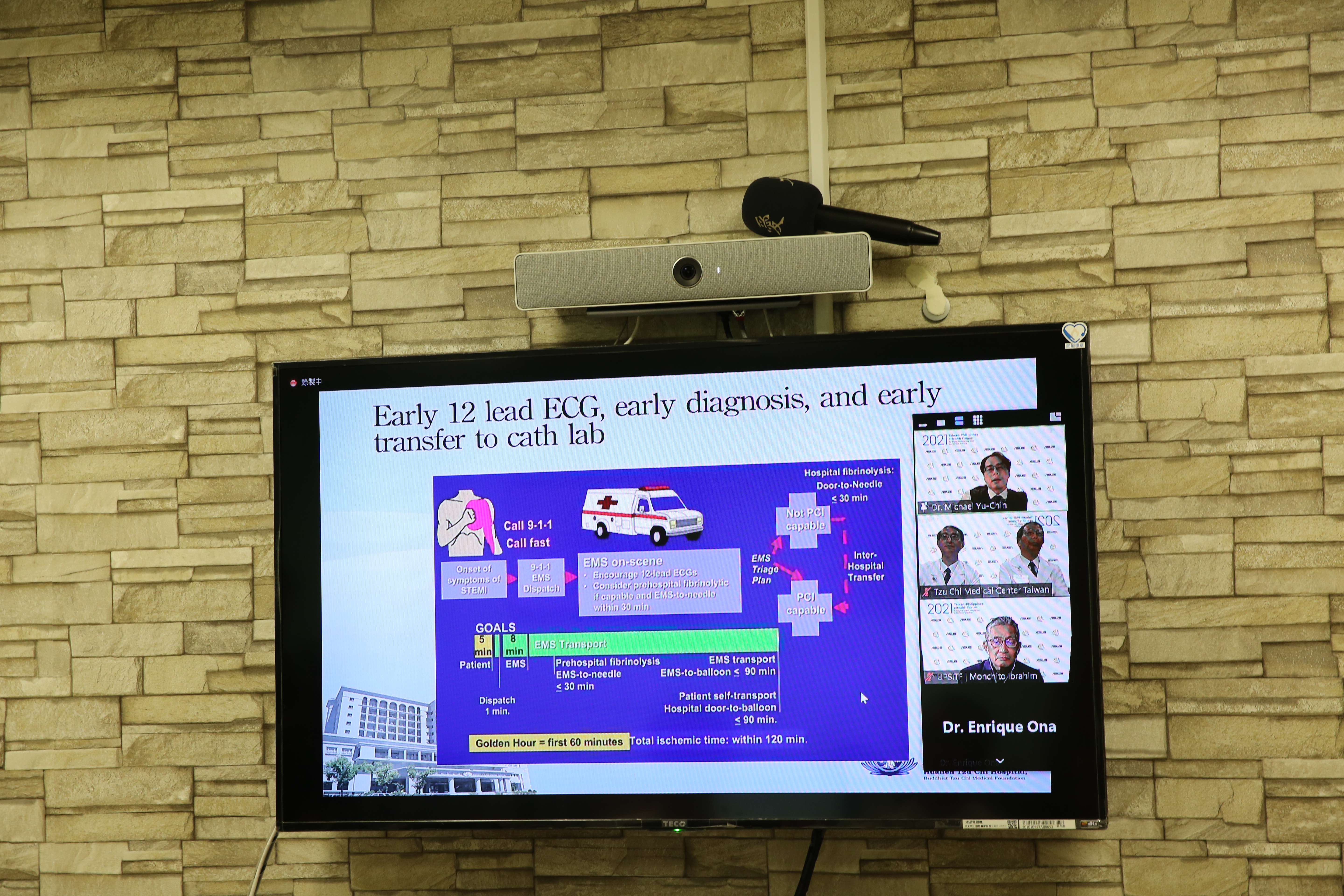 左圖：花蓮慈院陳郁志主任（右上角）分享，運用人工智慧、精準醫療來治療心肌梗塞的成功經驗。