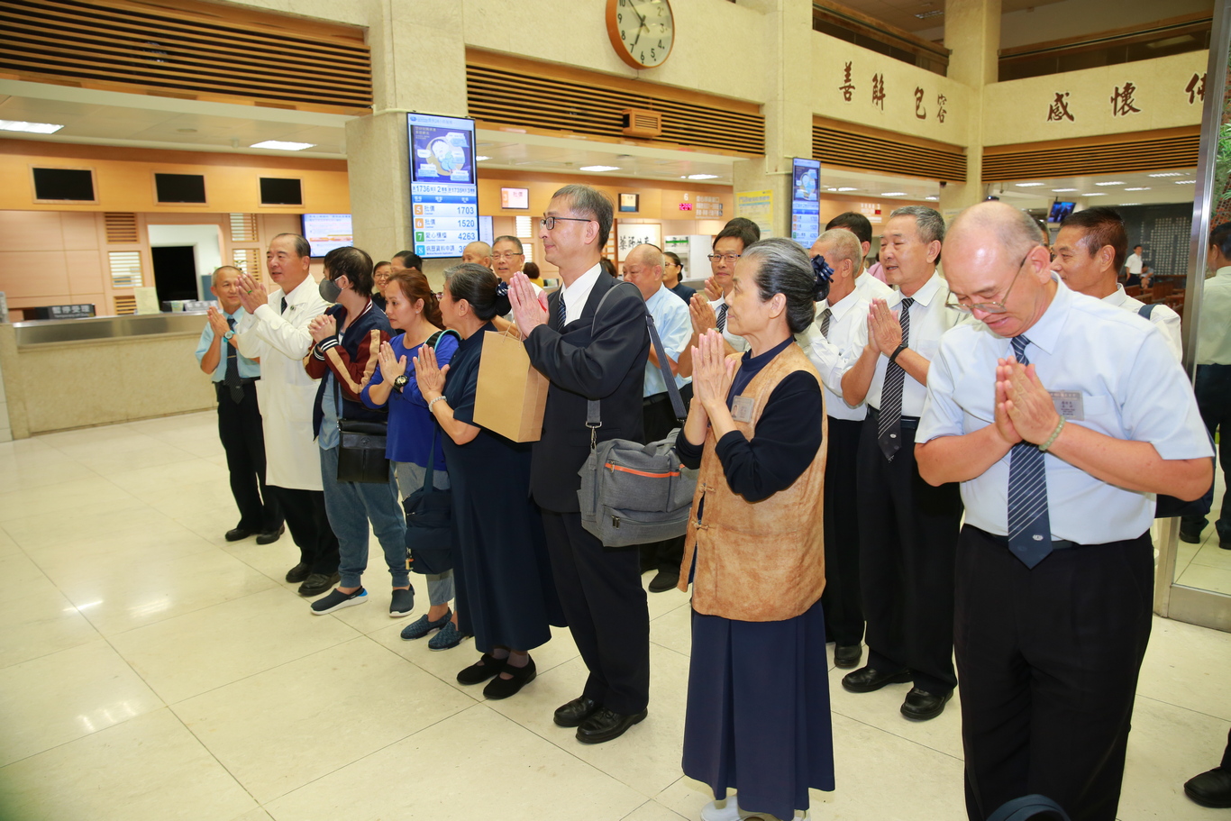 九月十二日，Martin帶著慈濟家人們的祝福，在母親的陪伴之下，順利抵達花蓮慈濟醫院。（楊國濱攝）