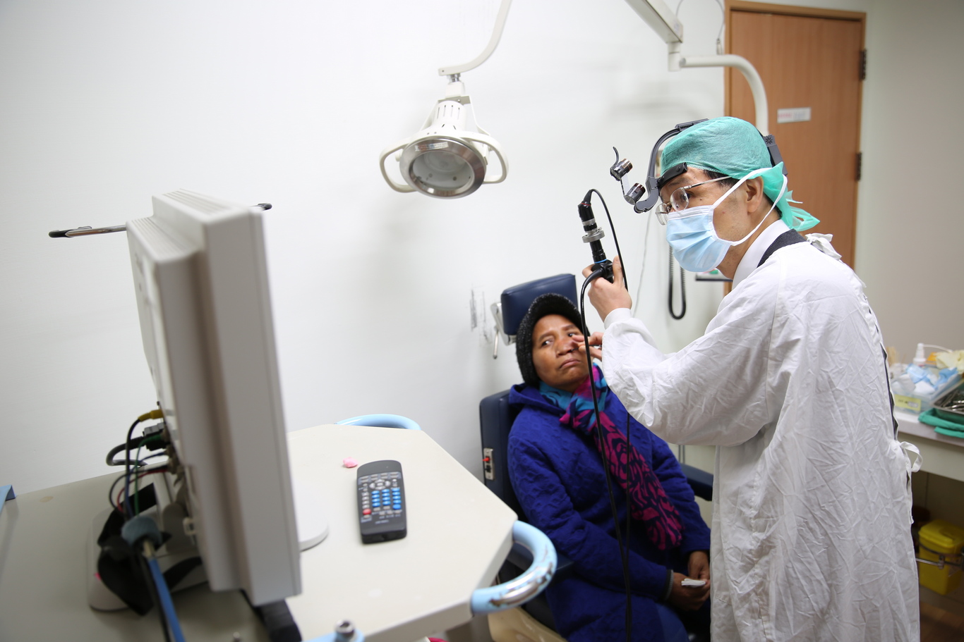 板太太歷經一個半月、三次的引導式化療起先腫瘤壓迫顱底、鼻腔和眼睛的狀況，在化療後都獲得控制，甚至明顯縮小至約五公分