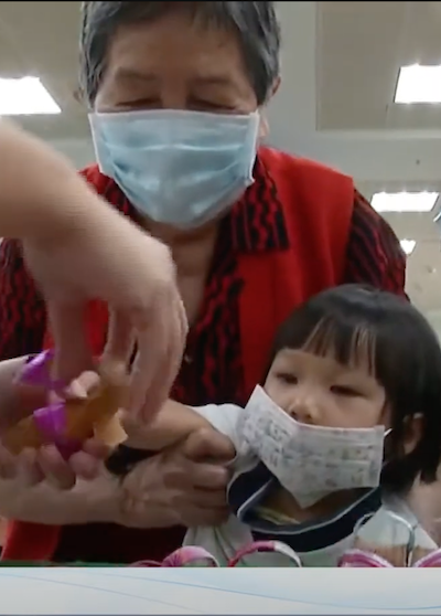 日照中心暖流滿溢 幼兒園學童到訪伴佳節