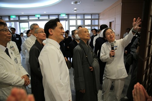 2018-人醫菩薩大道行　各科成果用心呈現- 標準化病人中心高聖博醫師分享SNQ國家品質標章成果。